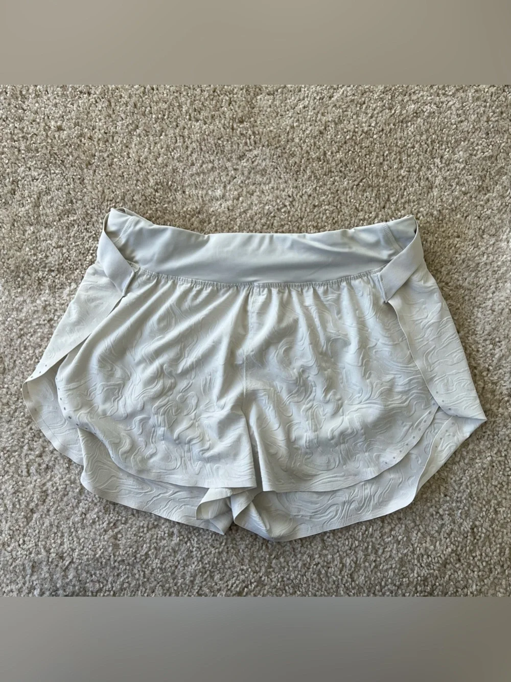 Lululemon Fast and Free HR Short, Airflow Emboss Mini Bone, size 8